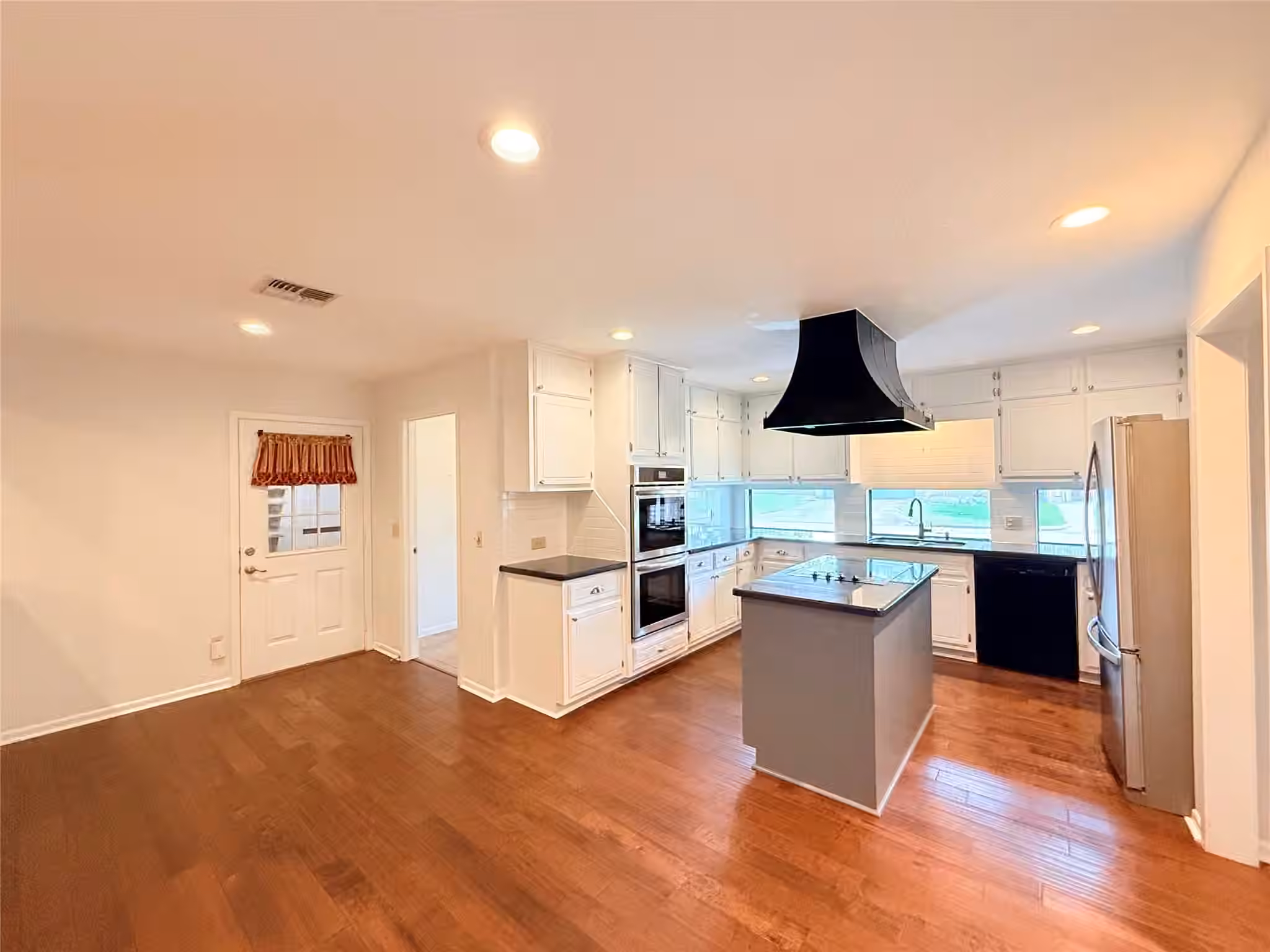 Photo 6 of 2902 Willow Creek Drive, El Campo, TX