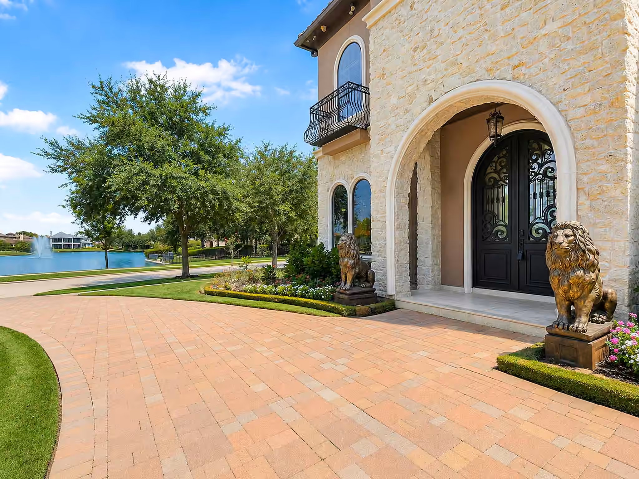 Photo 3 of 5703 Lakeshore Vista Drive, Richmond, TX