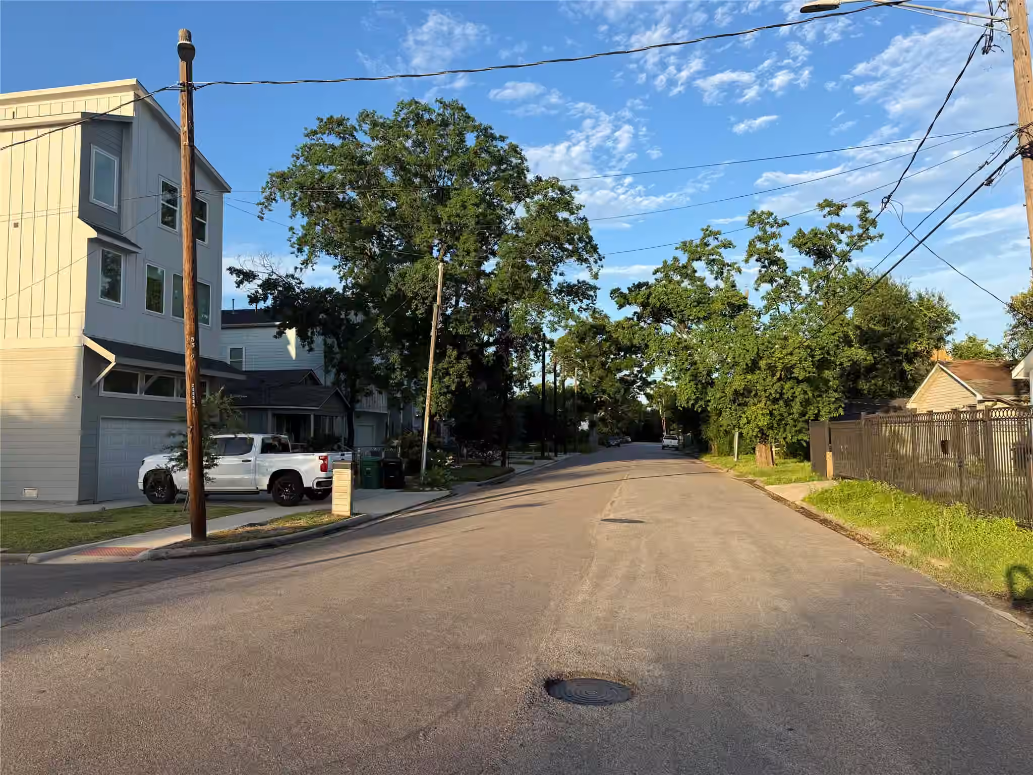 Photo 4 of 1410 E 33rd Street, Houston, TX