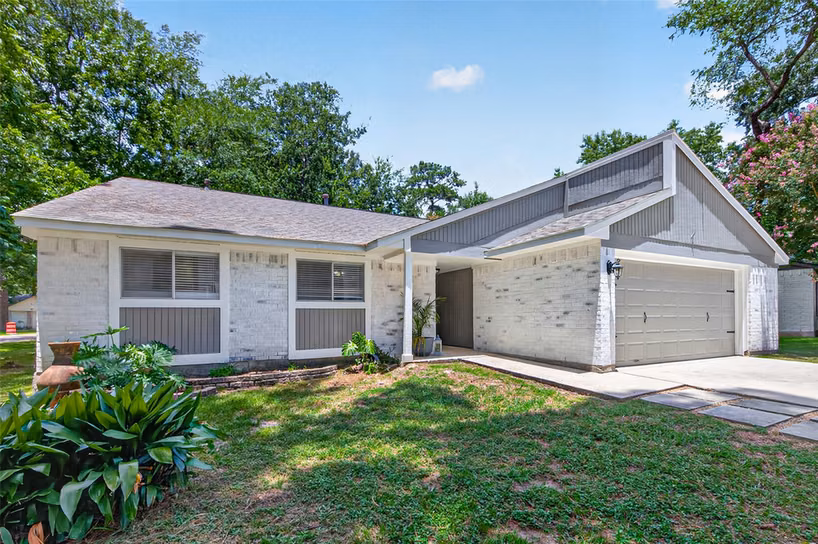 Photo 2 of 1 Still Glen Court, The Woodlands, TX