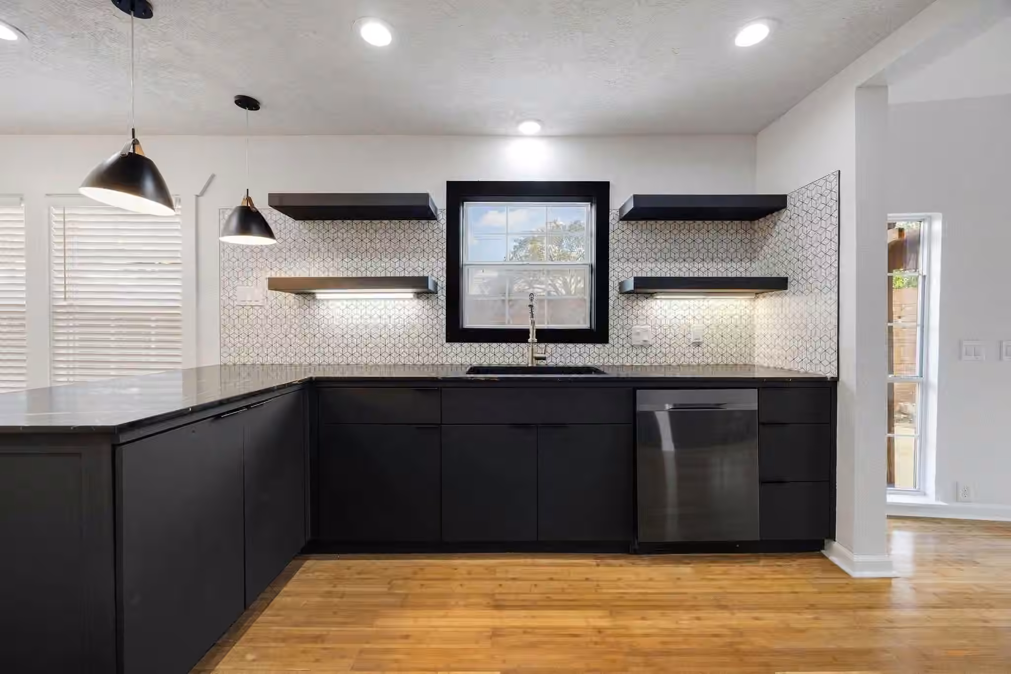 Photo 7 of 1310 Walton Street, Houston, TX