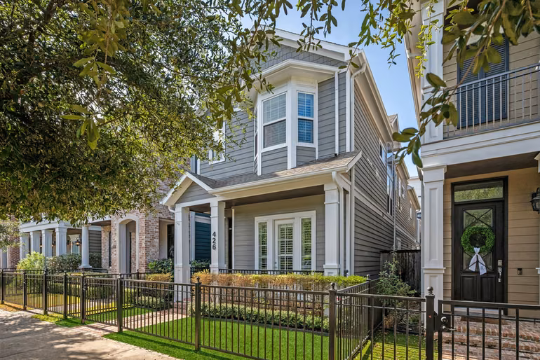 Photo 2 of 426 W 26th Street, Houston, TX