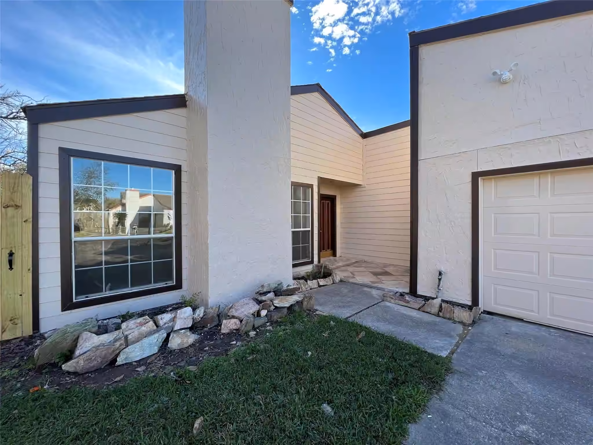Photo 2 of 11039 Holworth Drive, Houston, TX