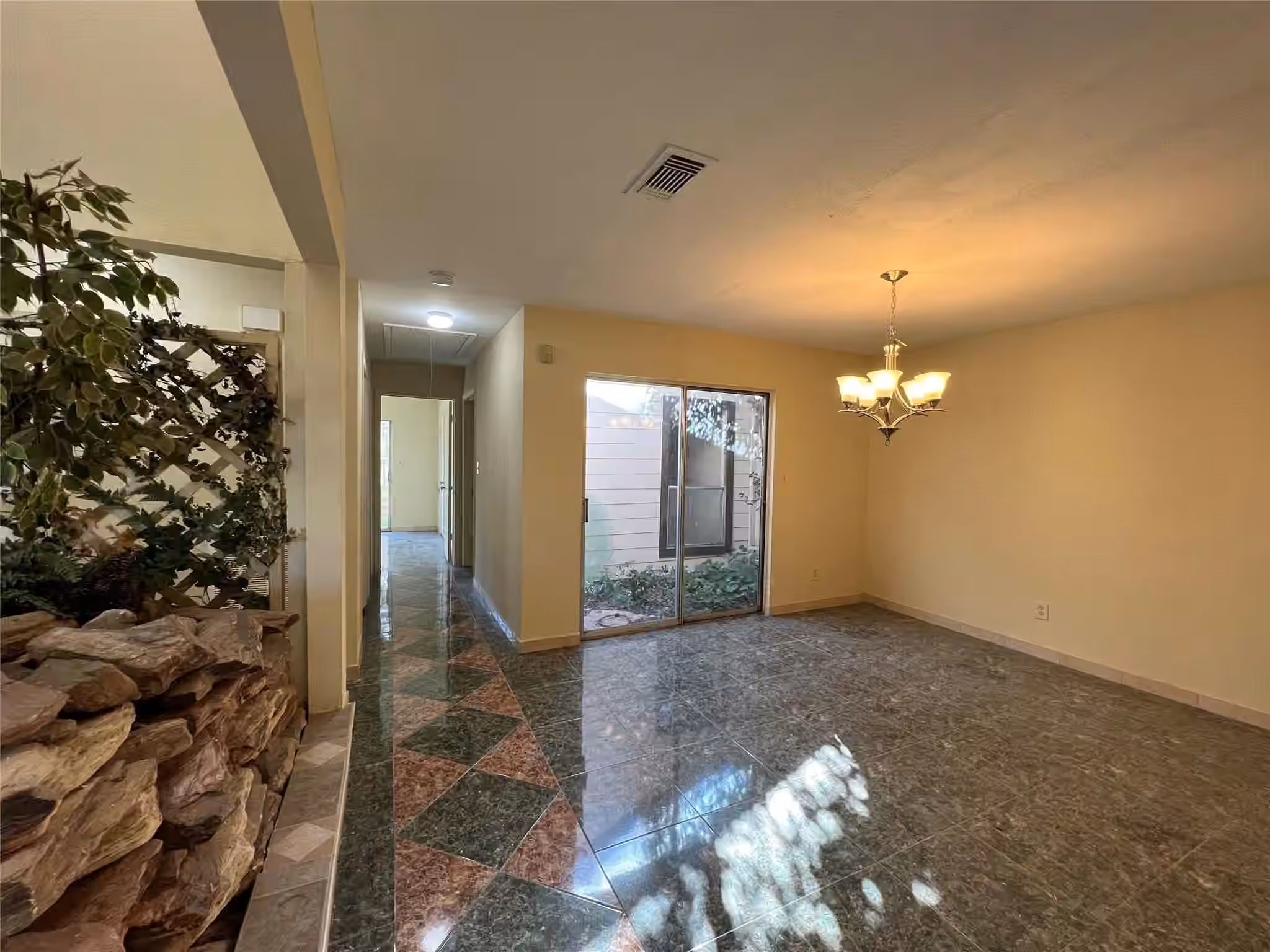 Photo 5 of 11039 Holworth Drive, Houston, TX