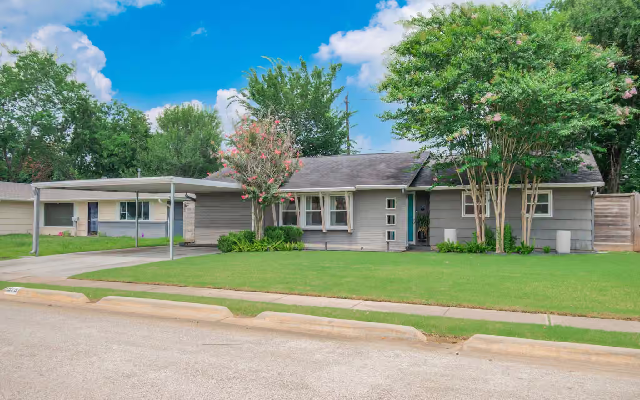 Photo 3 of 1918 Huge Oaks Street, Houston, TX