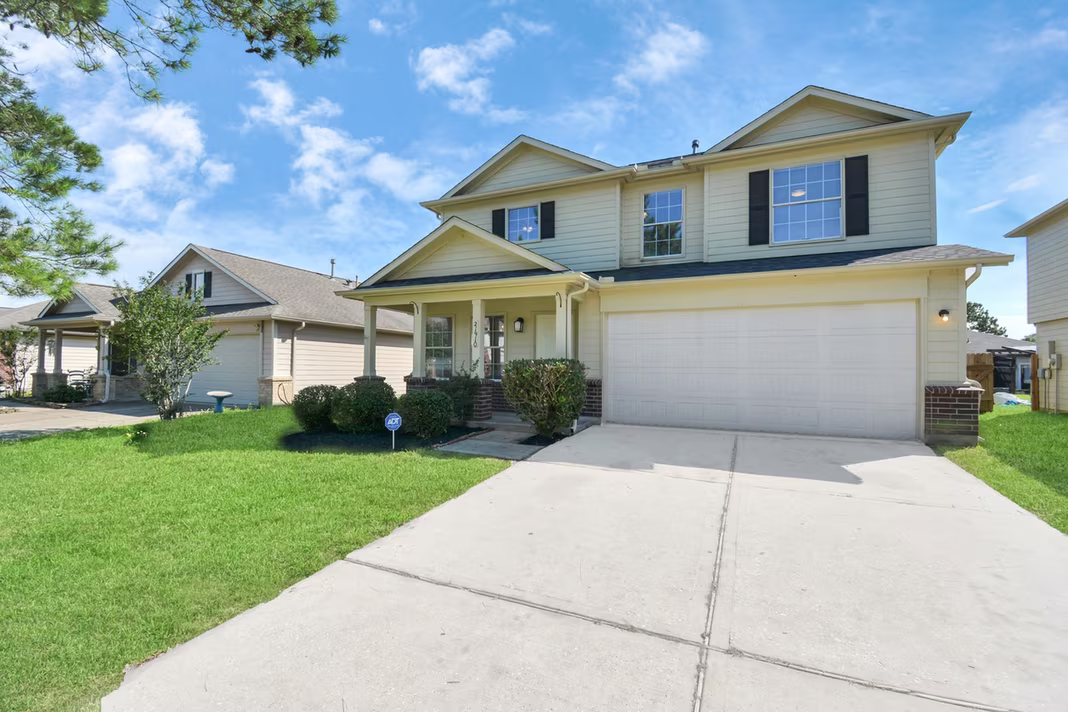 Photo 3 of 21910 Willow Shade Lane, Tomball, TX