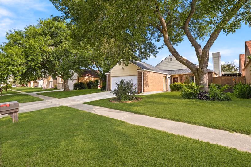 Photo 3 of 8226 Misty Ridge Lane, Houston, TX