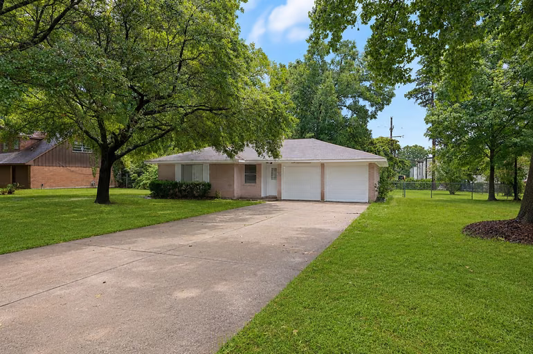 Photo of 503 Northwood Drive, Conroe, TX 77303