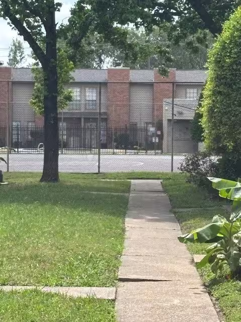 Photo 3 of 10501 South Drive 303, Houston, TX