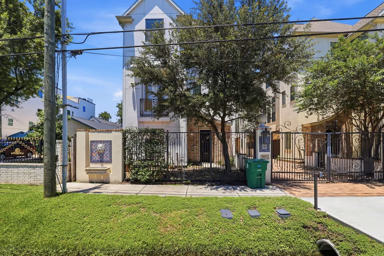 Photo 2 of 1009 W 24th Street A, Houston, TX
