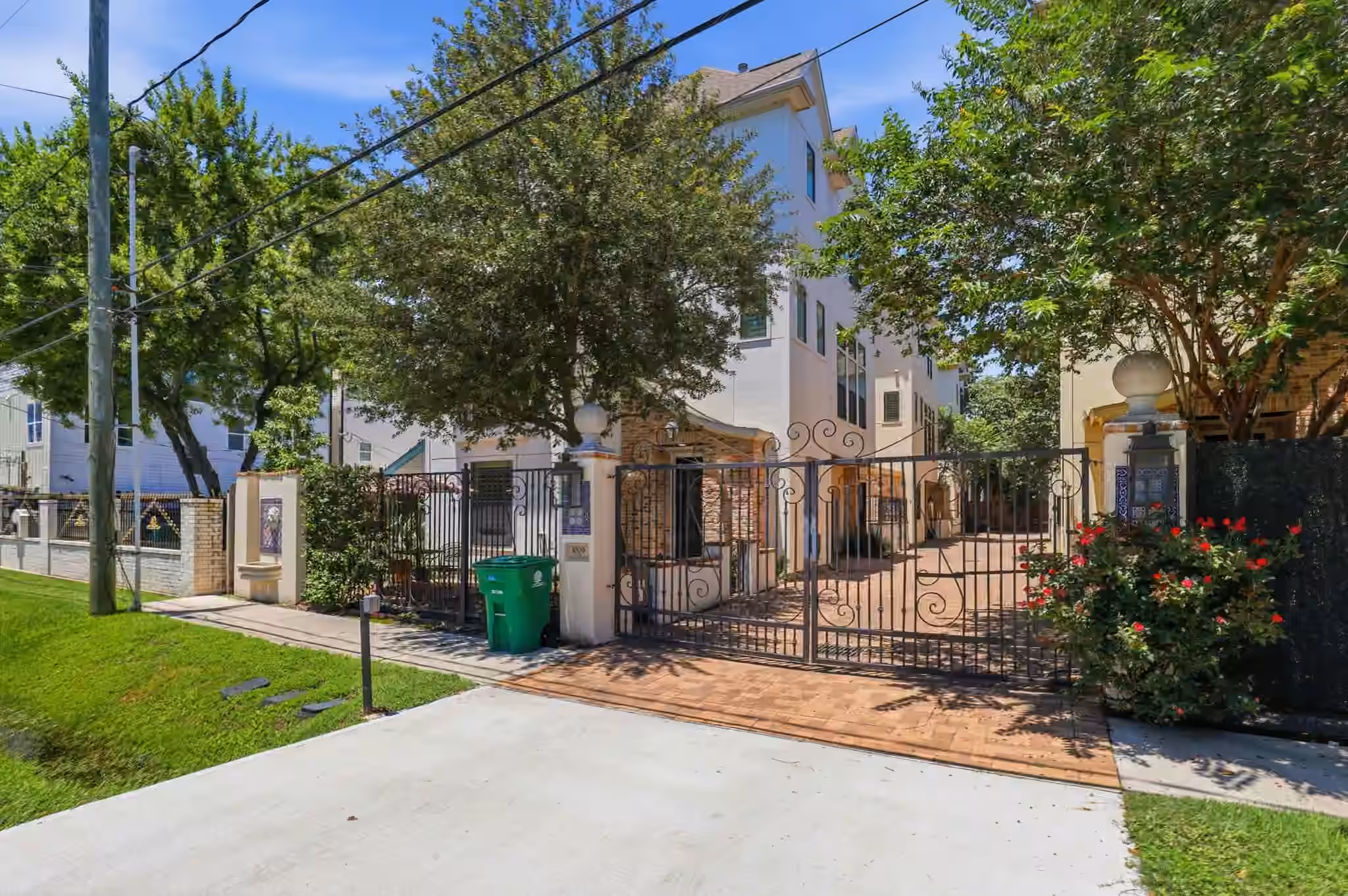 Photo 3 of 1009 W 24th Street A, Houston, TX