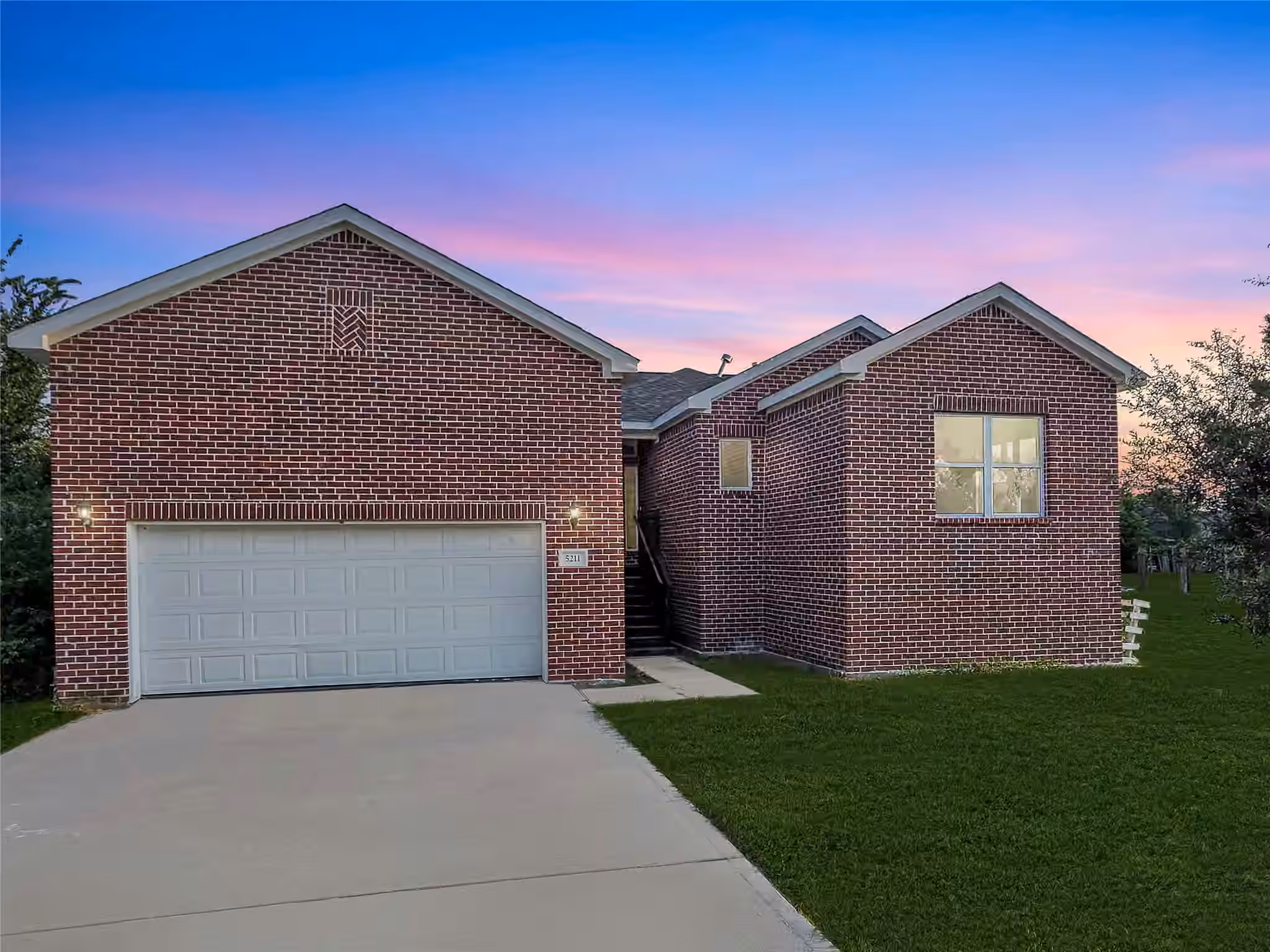 Photo of 5211 Rue Street, Houston, TX