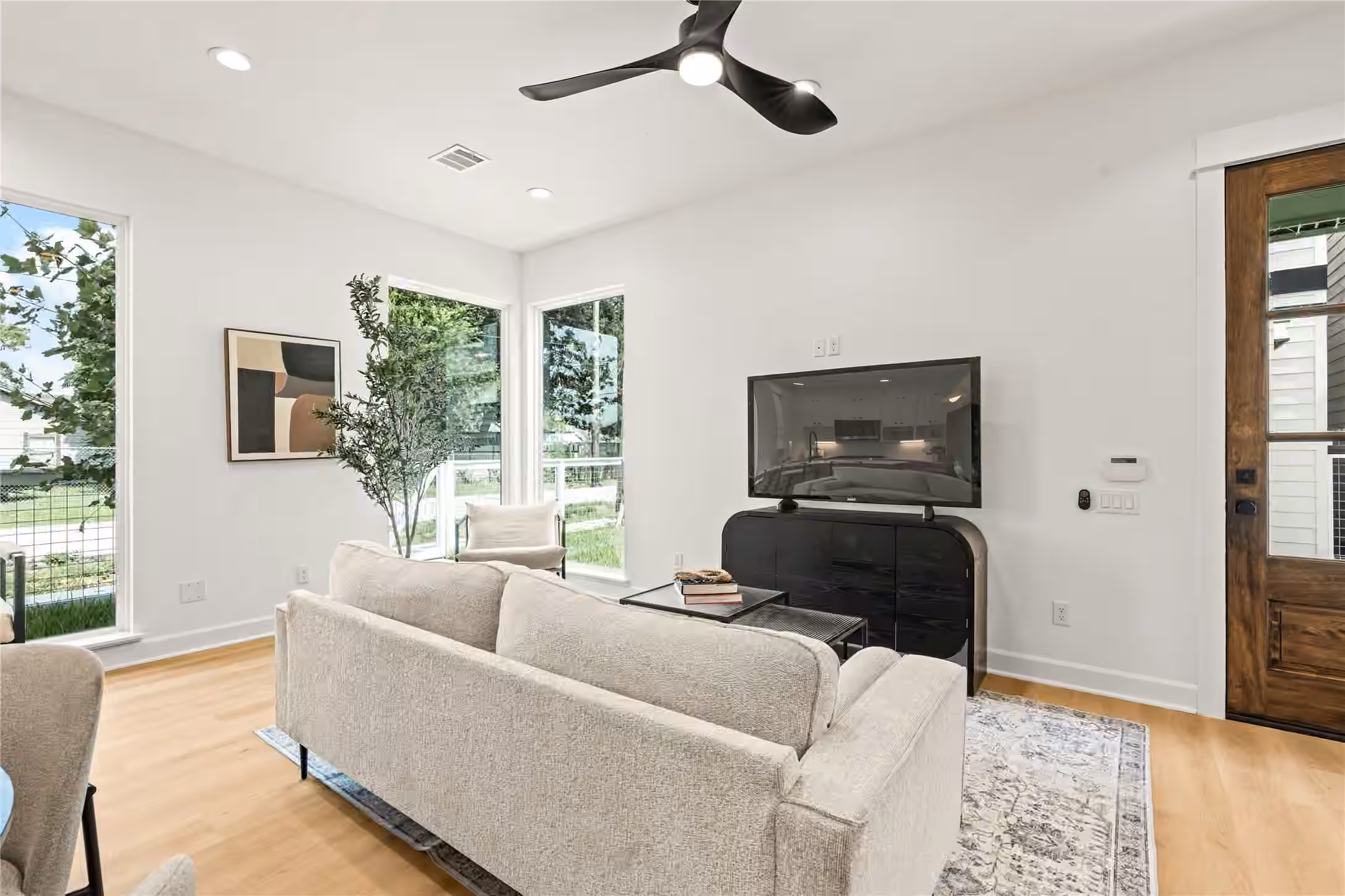 Photo 4 of 7444 Tremper Street, Houston, TX