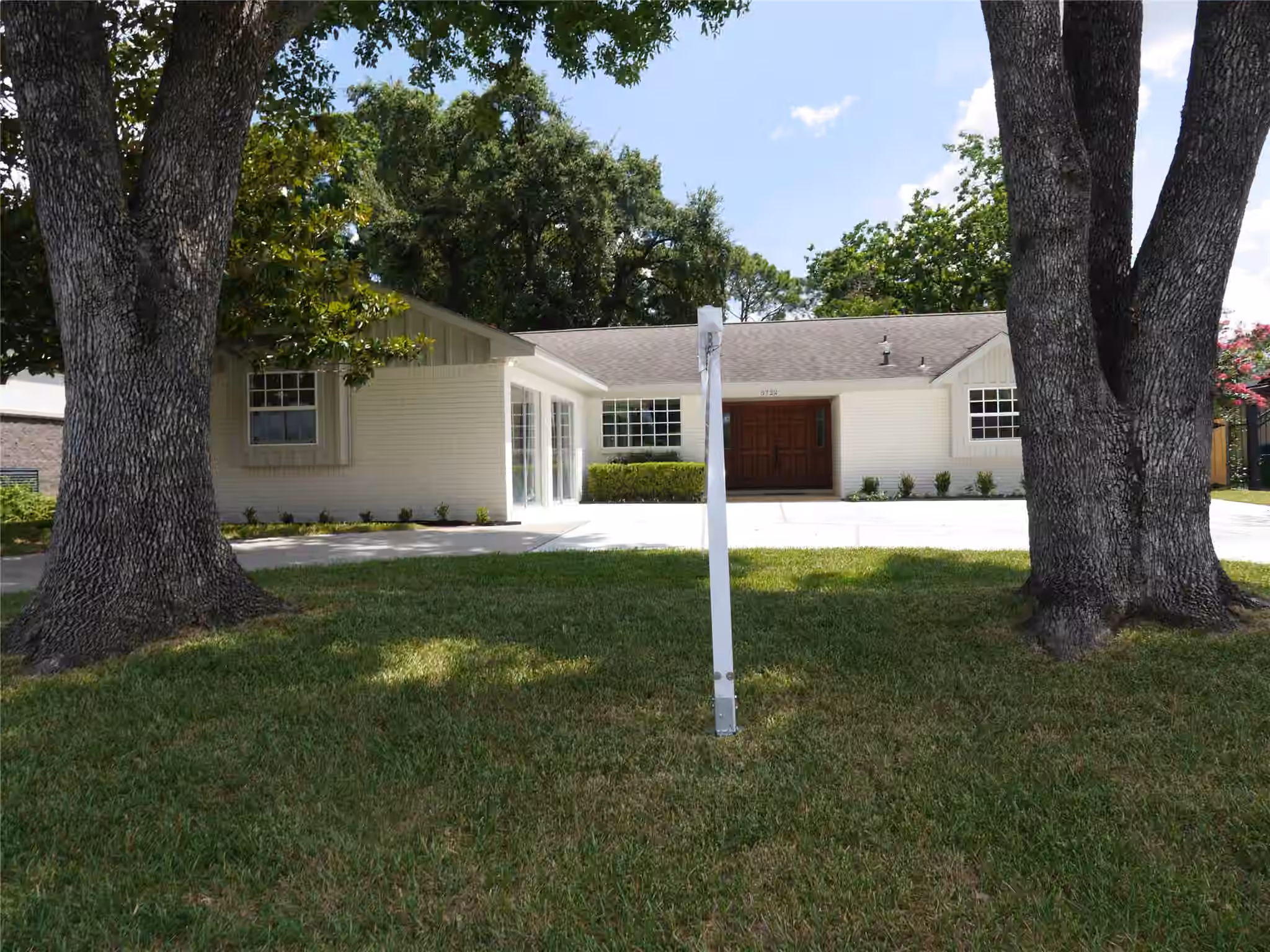 Photo 3 of 5722 N Braeswood Boulevard, Houston, TX