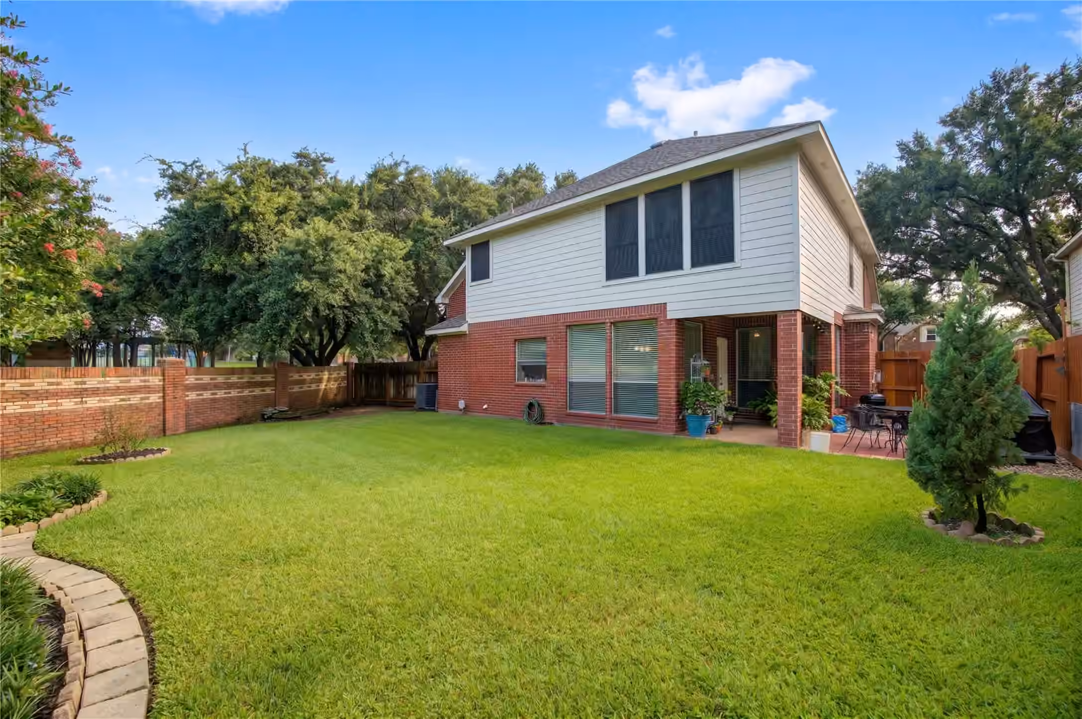 Photo 4 of 10030 Briarpark Trail Lane, Houston, TX