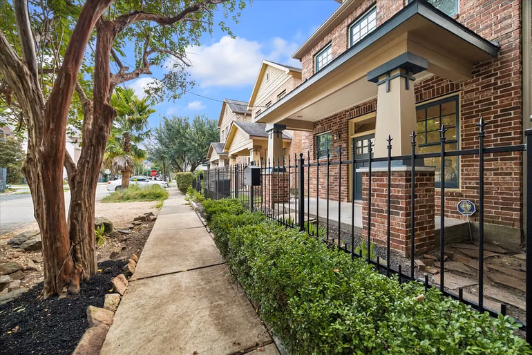 Photo 4 of 5303 Nett Street B, Houston, TX