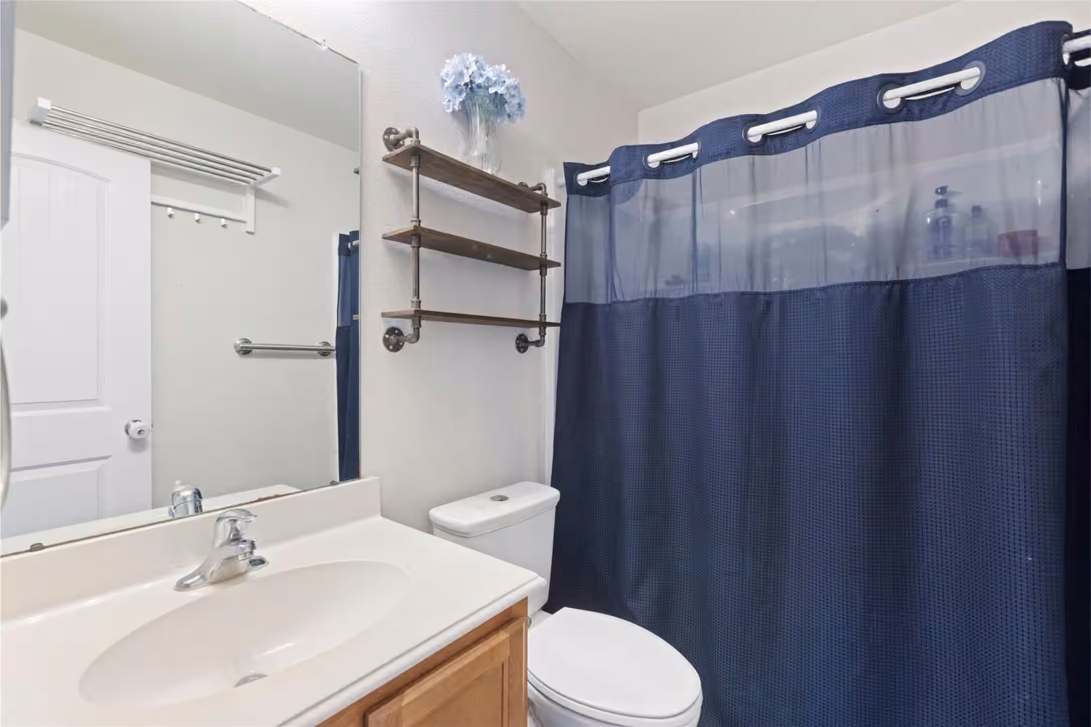 Photo 7 of 13184 Lake Breeze Lane, Willis, TX