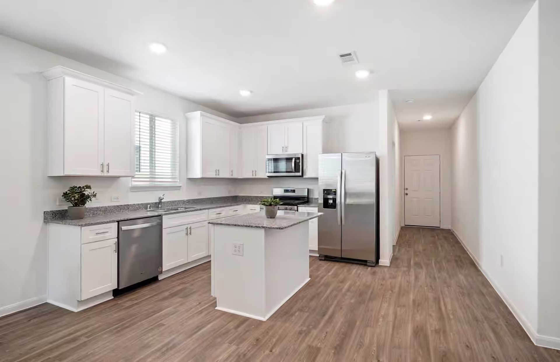 Photo 4 of 14878 Peach Blossom Drive, Conroe, TX