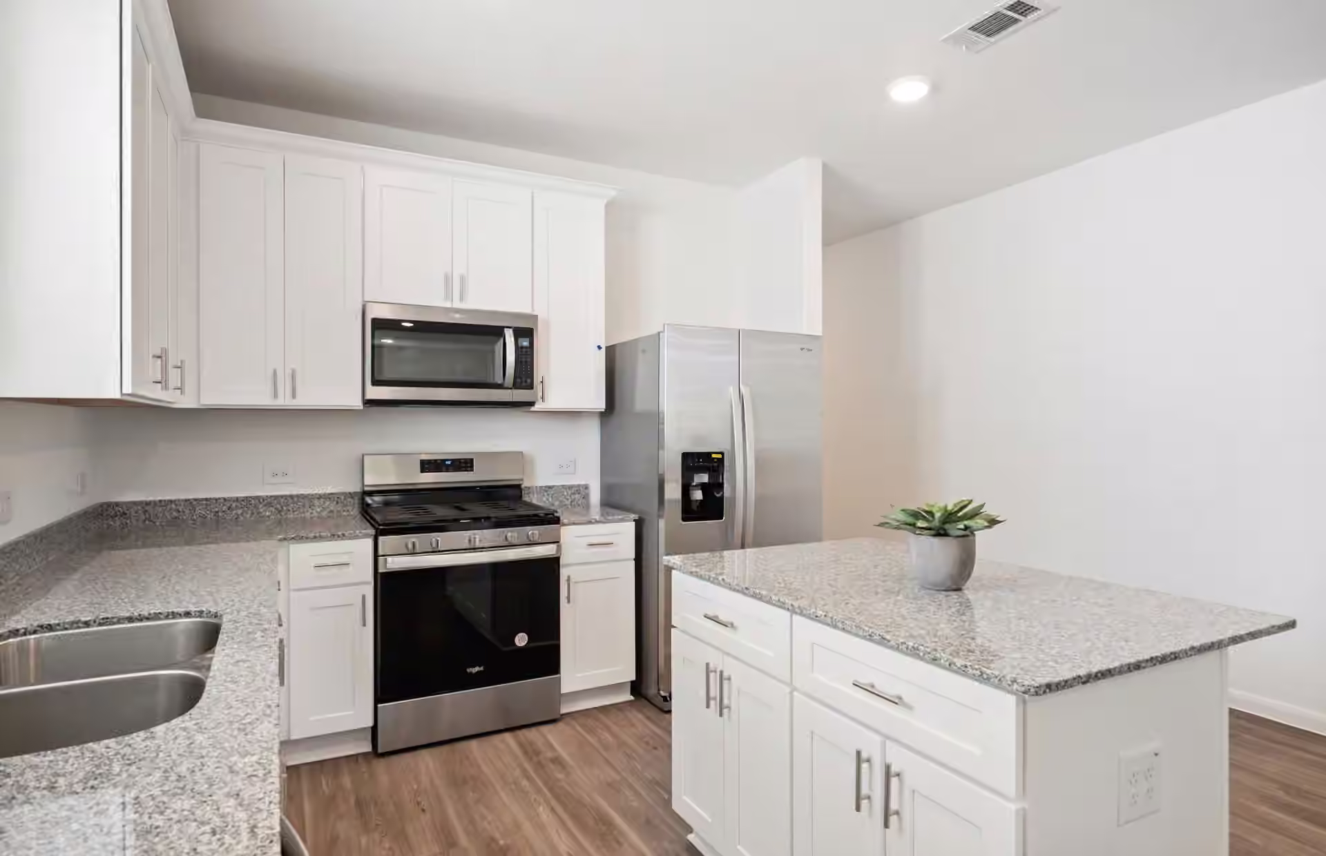 Photo 5 of 14878 Peach Blossom Drive, Conroe, TX