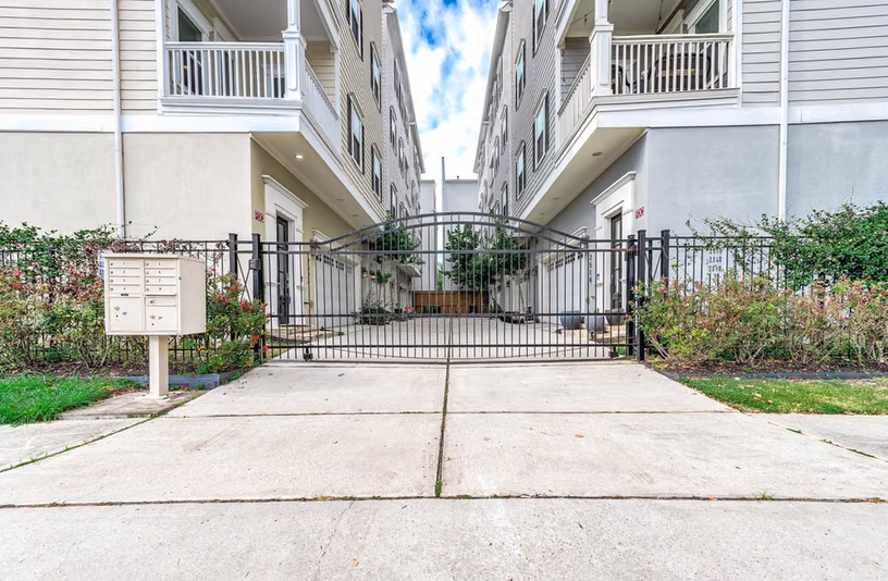Photo 5 of 2524 Hutchins Street, Houston, TX