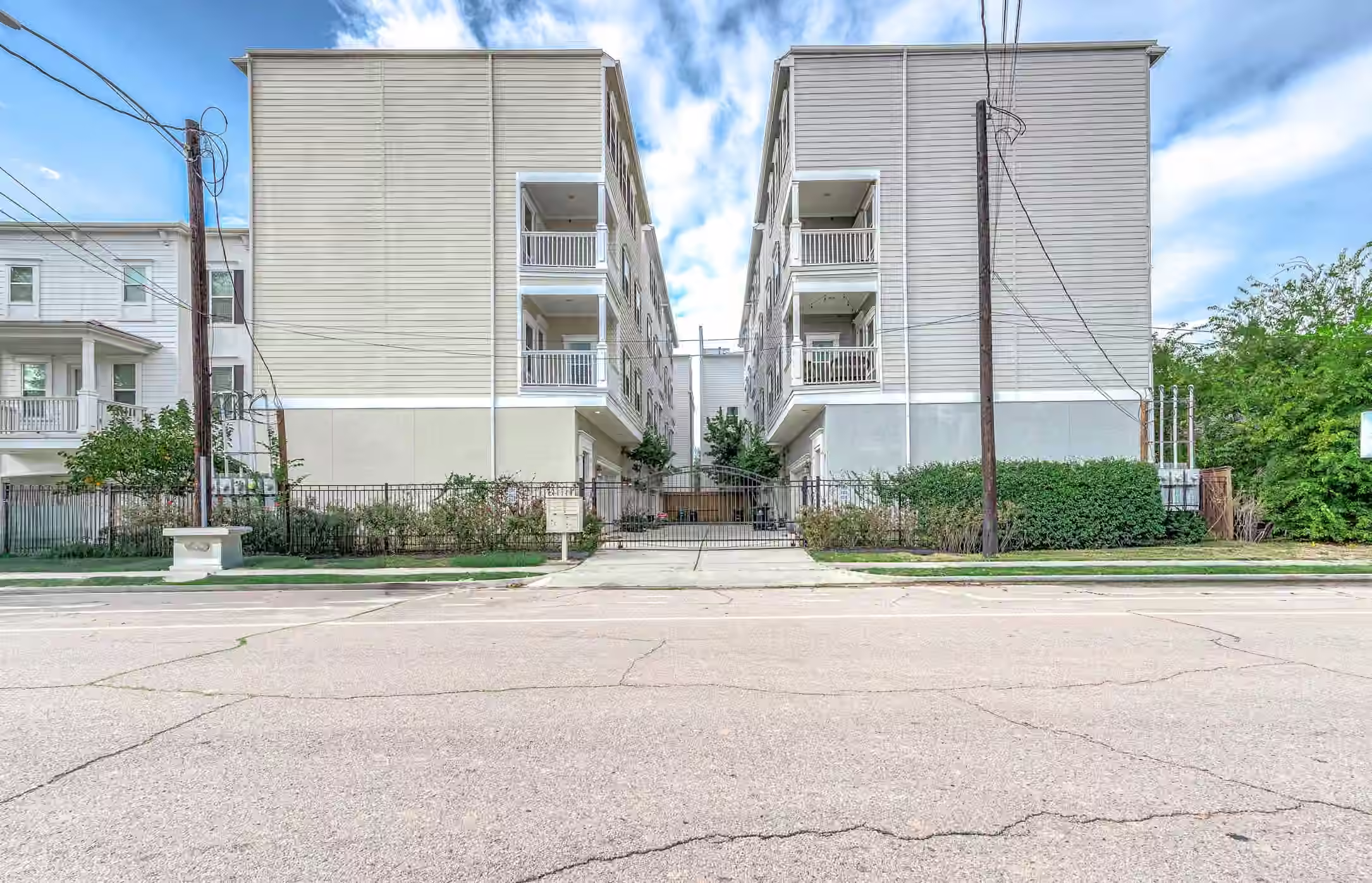 Photo 7 of 2524 Hutchins Street, Houston, TX