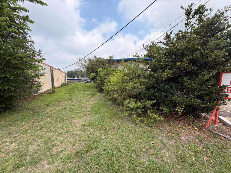 Photo 4 of 224 E MAIN STREET, Clute, TX