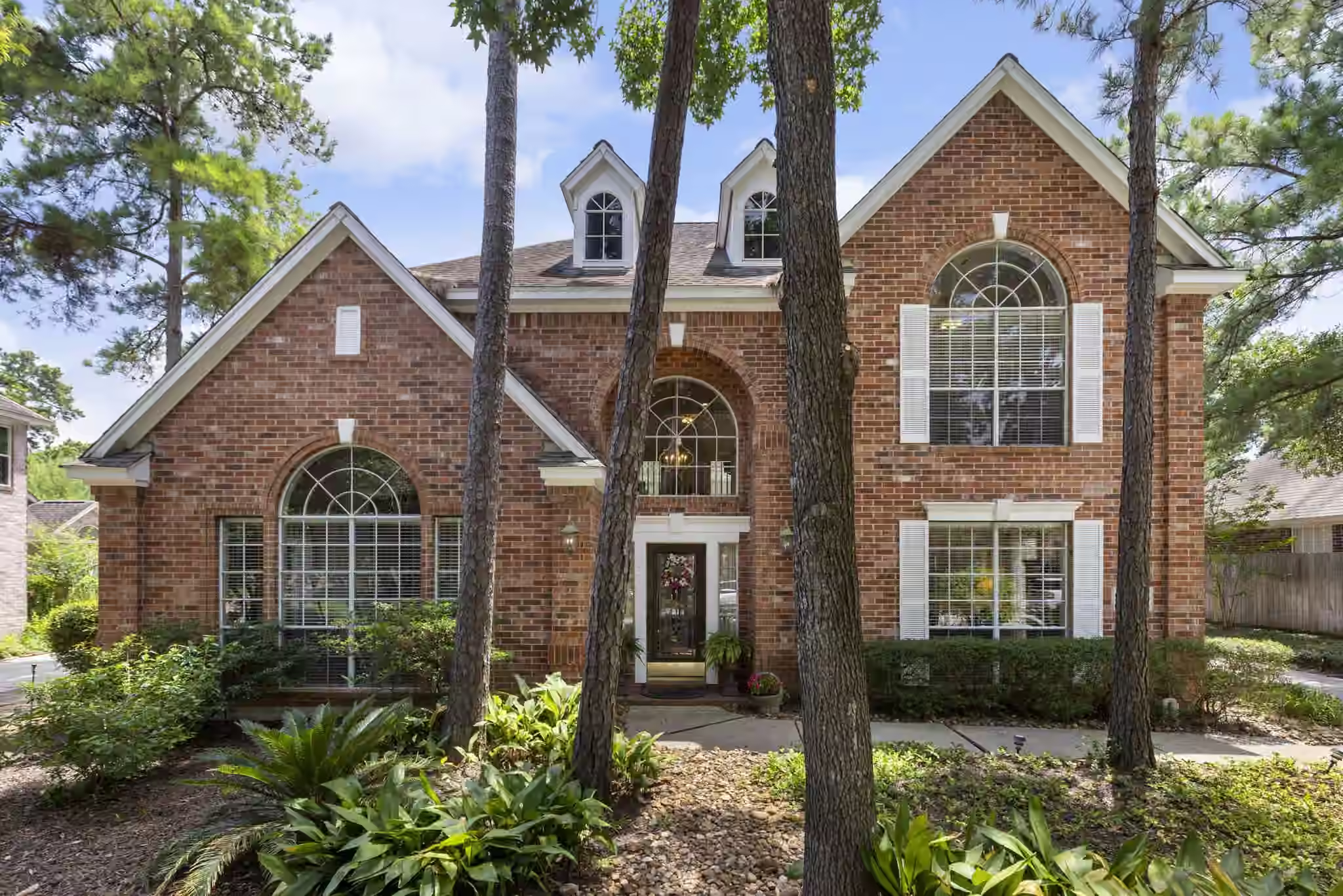 Photo of 63 Driftoak Circle, The Woodlands, TX
