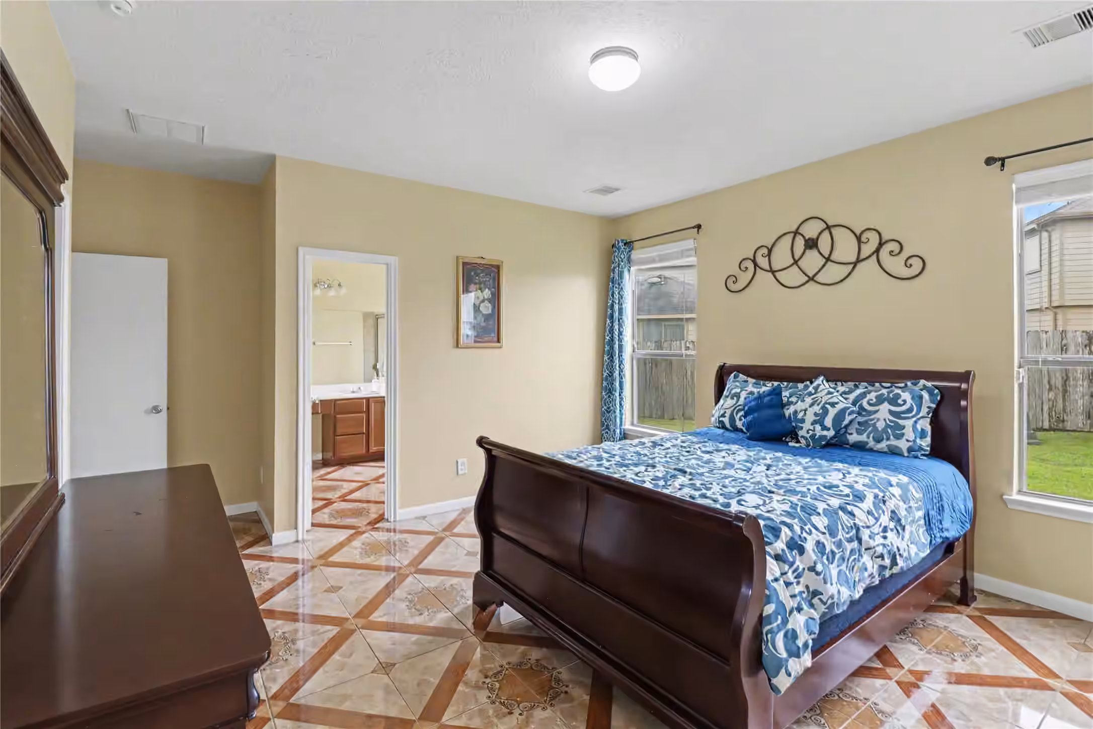 Photo 7 of 911 Bandon Lane, Houston, TX