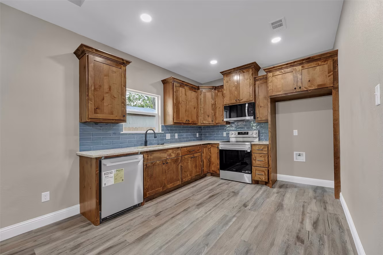 Photo 6 of 905 A W Virginia Street, Navasota, TX