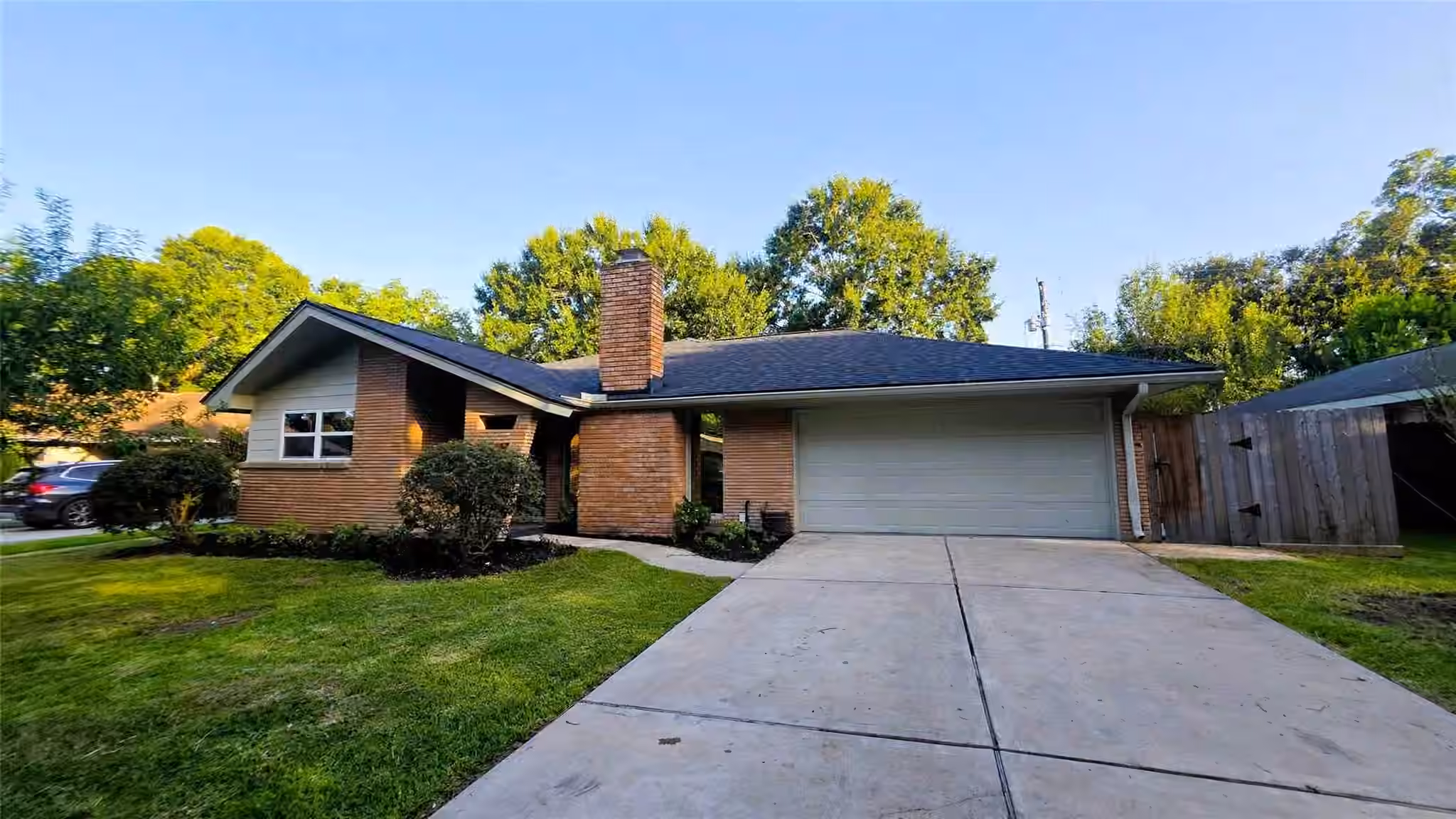 Photo 3 of 5315 Briarbend Drive, Houston, TX