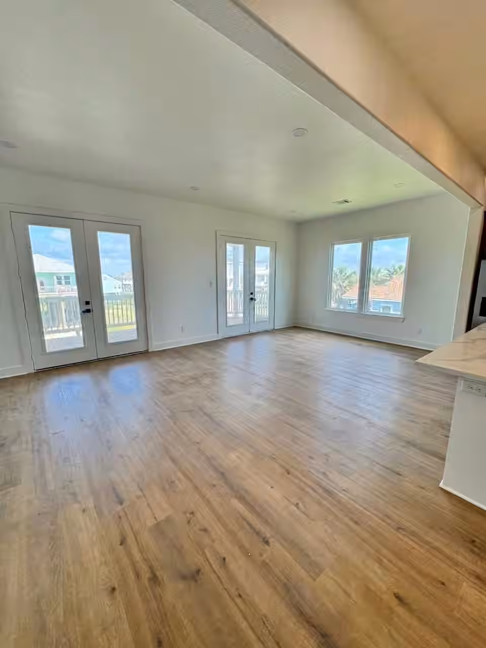 Photo 5 of 13014 Buccaneer Parkway, Freeport, TX