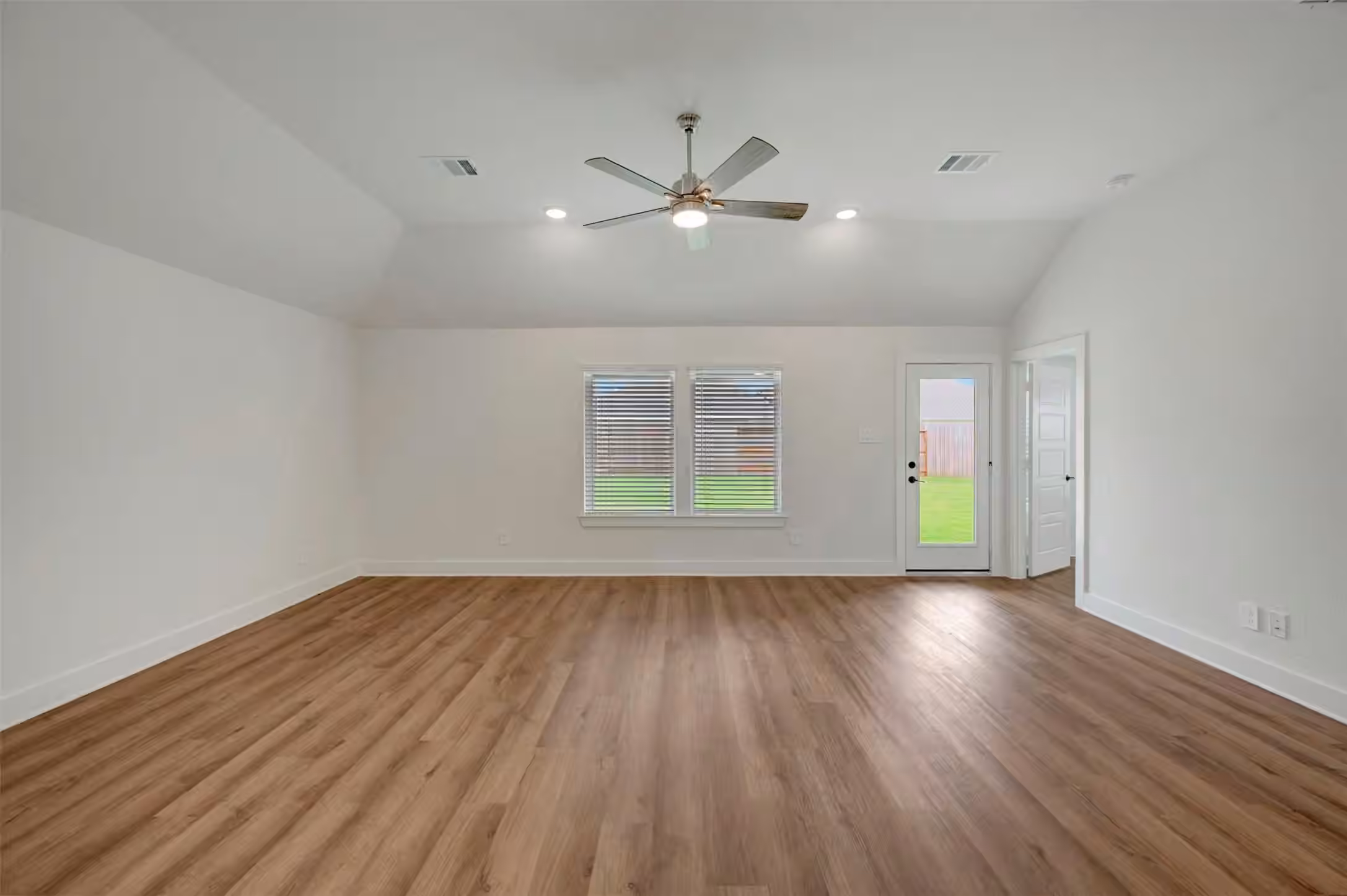 Photo 4 of 21426 Villa Spruce Lane, Tomball, TX