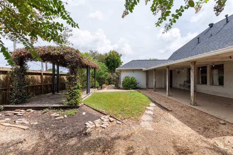Photo 7 of 5501 Pecos Street, Dickinson, TX