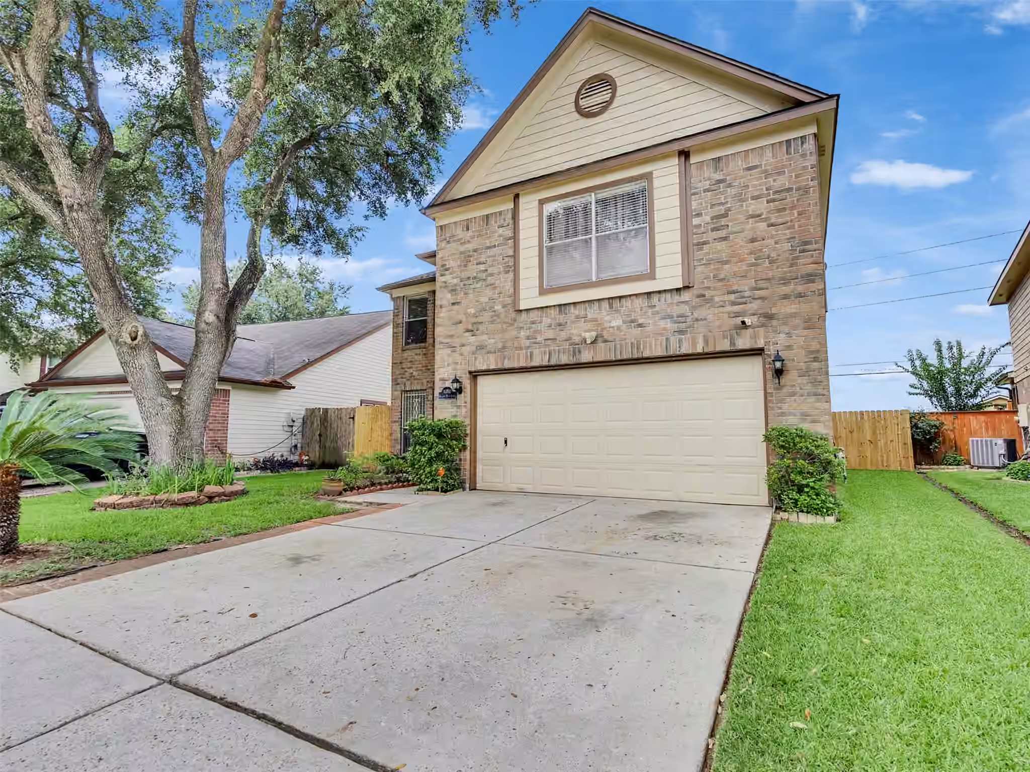 Photo 3 of 10811 Meadow Walk Lane, Houston, TX