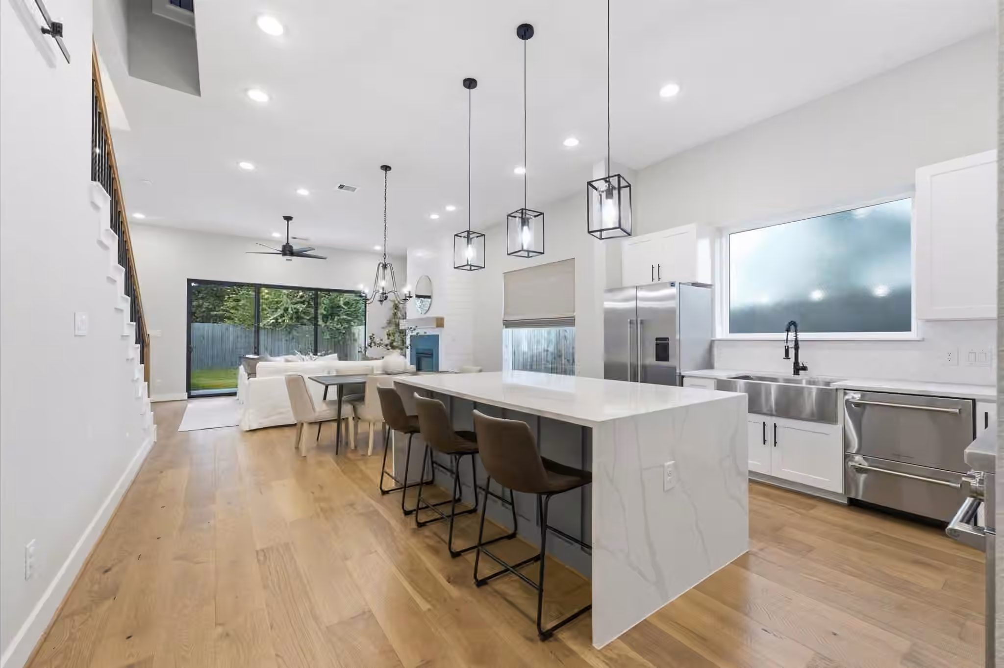 Photo 4 of 110 E 28th Street, Houston, TX