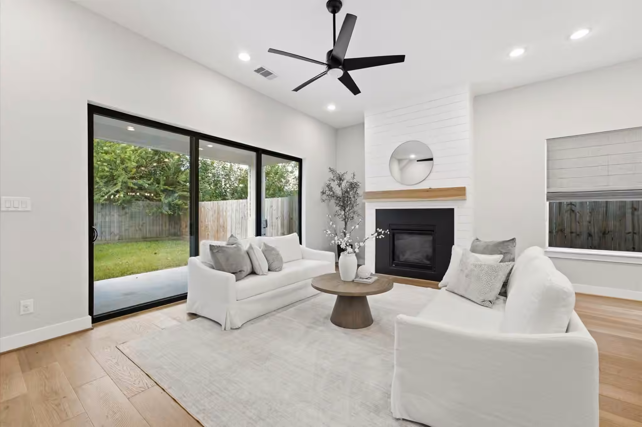 Photo 7 of 110 E 28th Street, Houston, TX