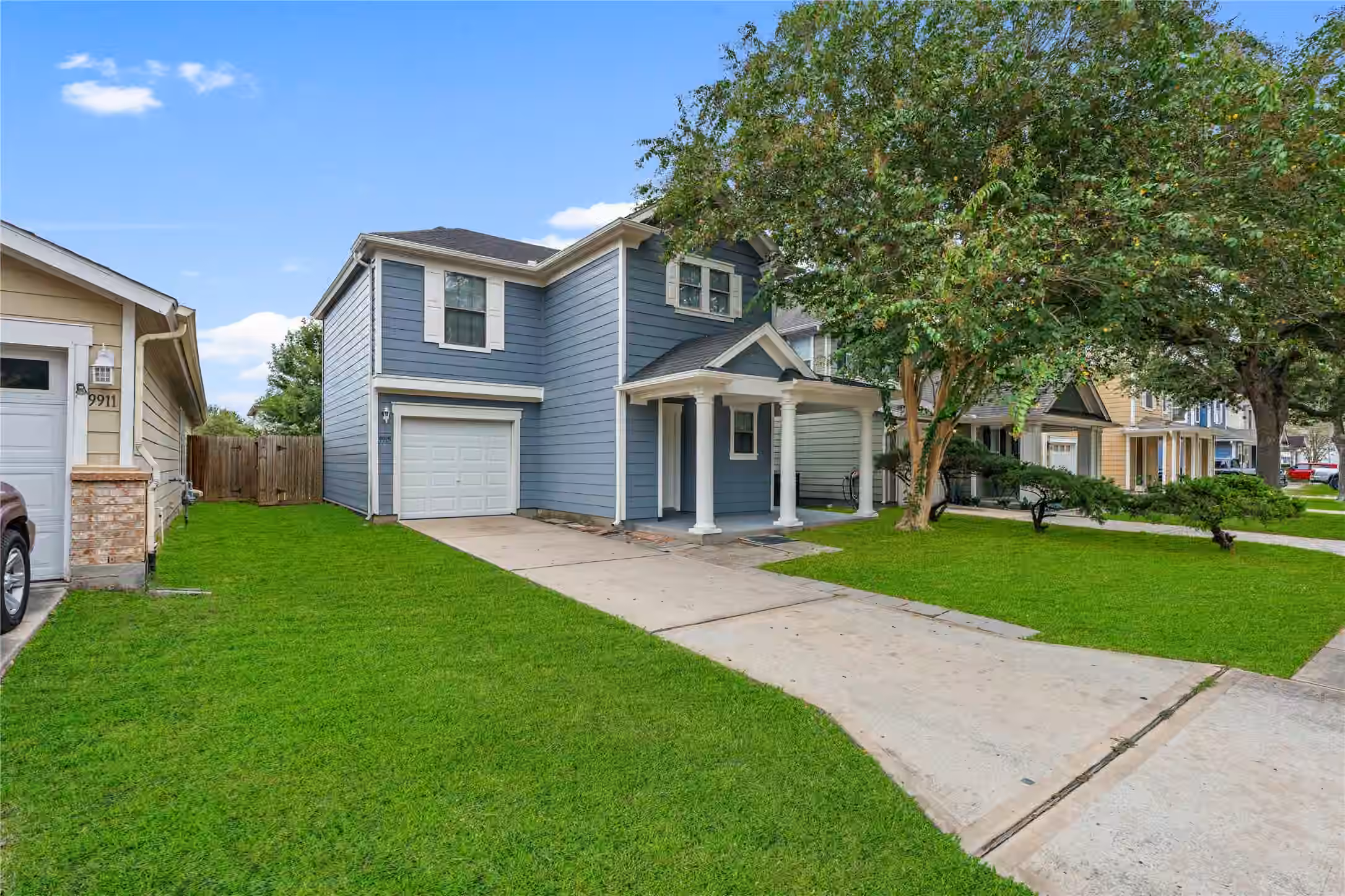 Photo 3 of 9915 Victoria Grove Lane, Houston, TX