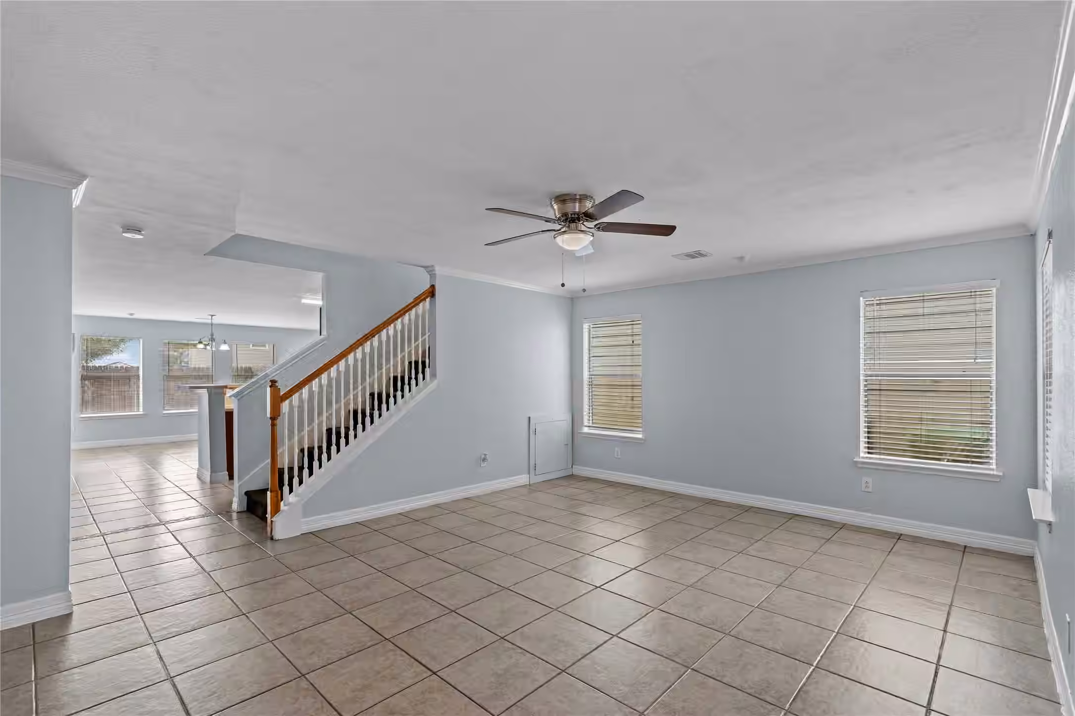 Photo 4 of 9915 Victoria Grove Lane, Houston, TX