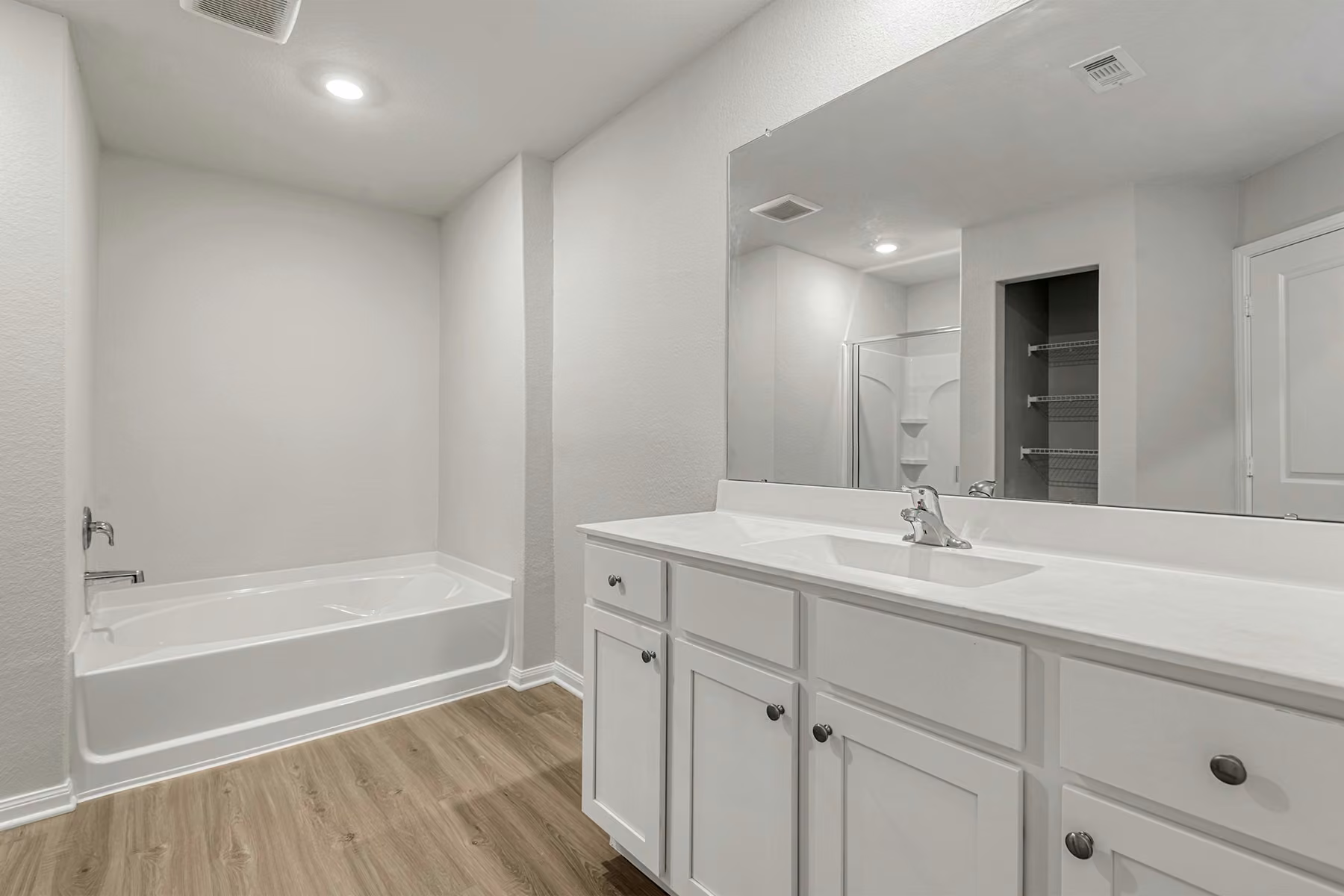 Photo 5 of 8310 Sunberry Shadow Drive, Houston, TX