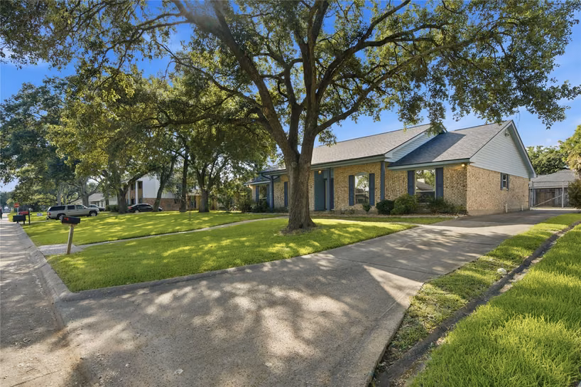Photo 3 of 1909 Rampart Street, League City, TX