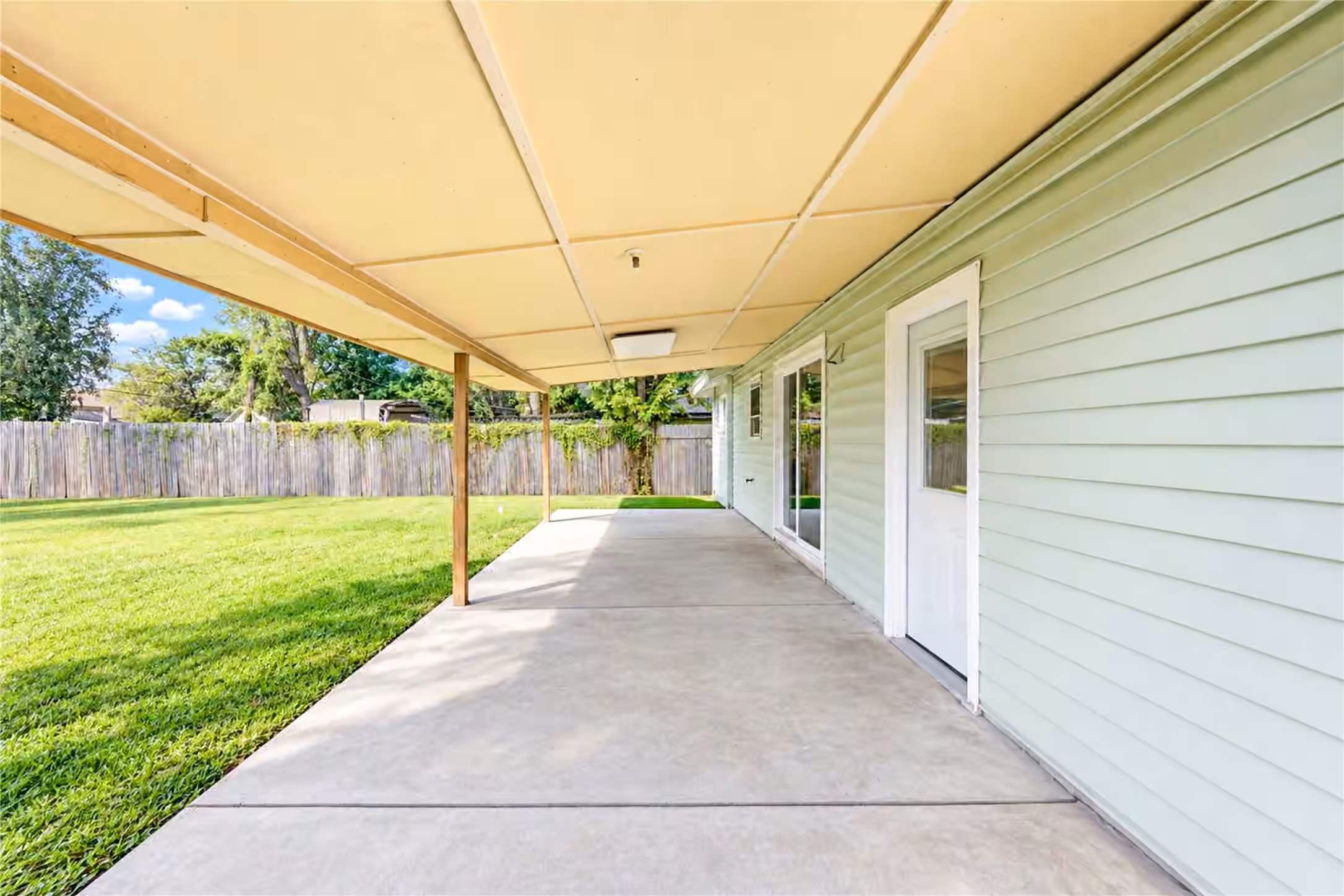 Photo 4 of 1009 Wisconsin Street, South Houston, TX